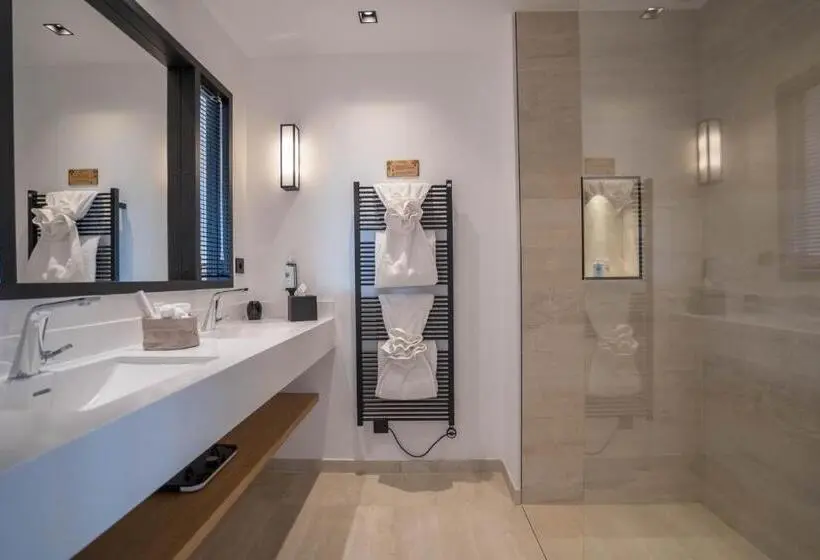 Deluxe Room, Eden