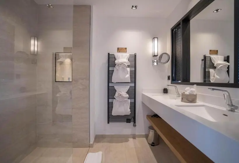 Deluxe Room, Eden