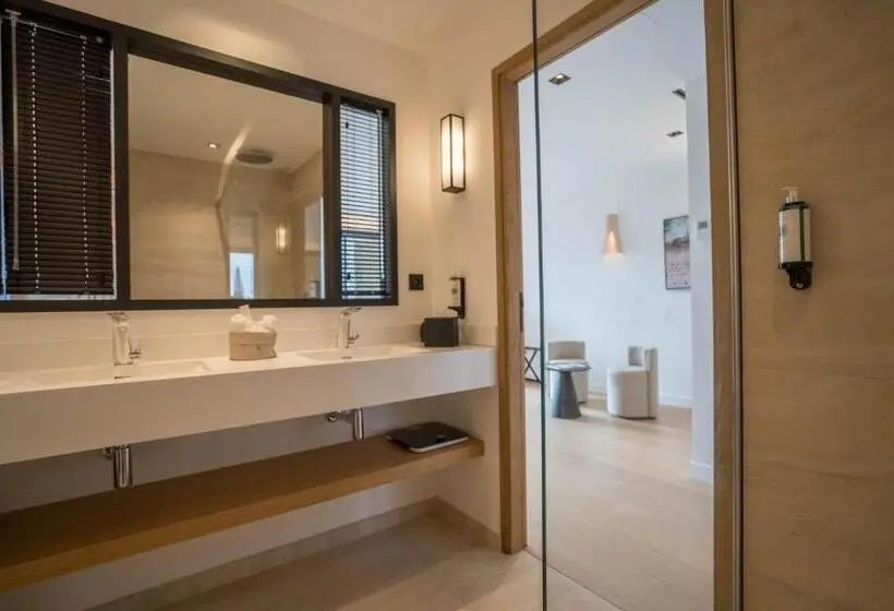 Deluxe Room, Eden