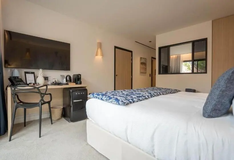 Superior Room, Eden