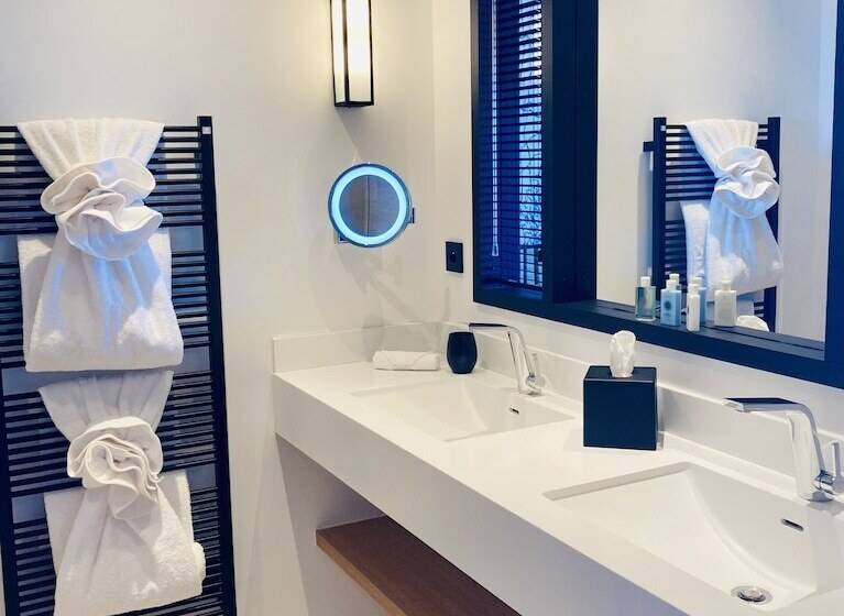 高级大房间, Eden