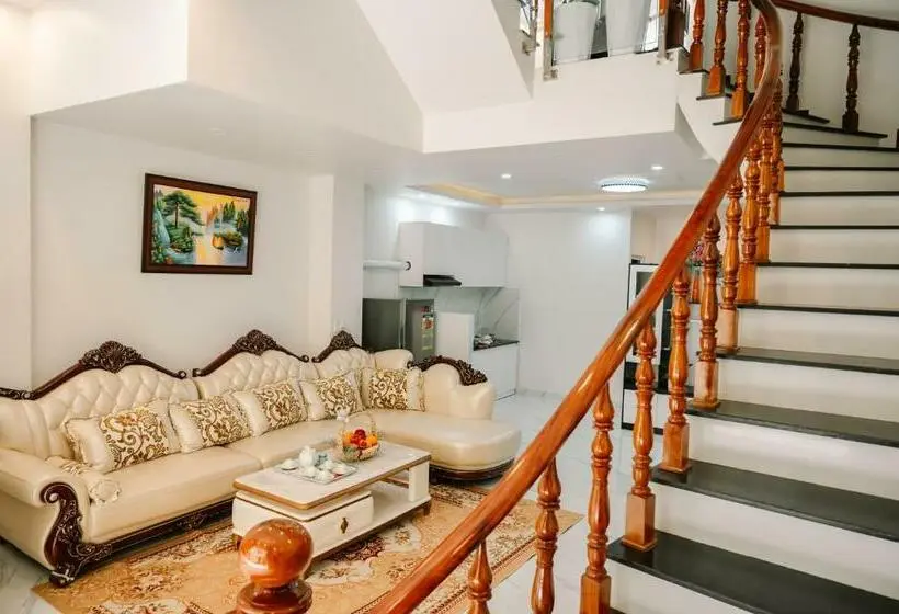 اتاق لوکس با بالکن, Hailey S House