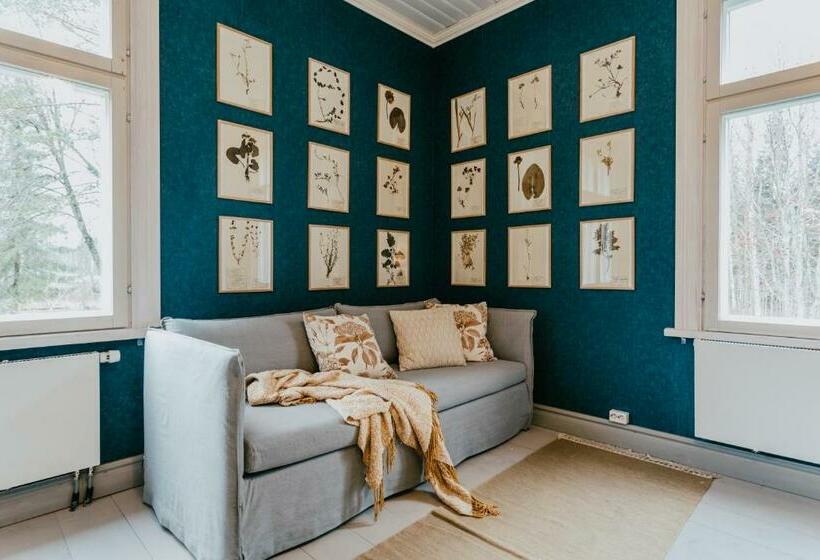 四人标准间, Salaisen Puutarhan Majatalo