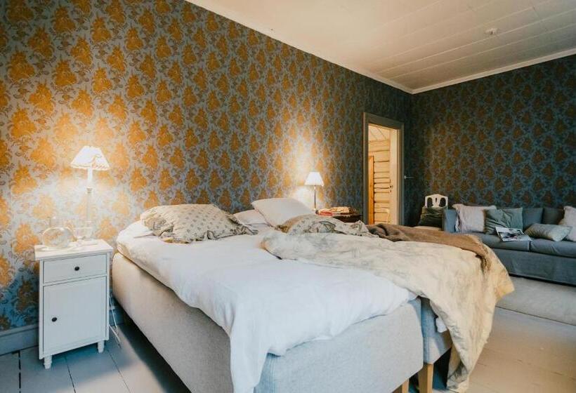 四人标准间, Salaisen Puutarhan Majatalo