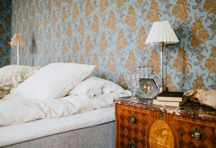 四人标准间, Salaisen Puutarhan Majatalo