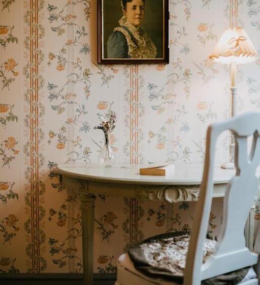 标准单人间, Salaisen Puutarhan Majatalo