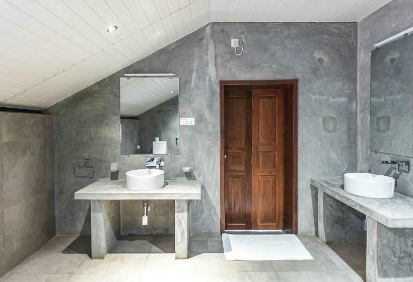 共用房间的床, We Escape