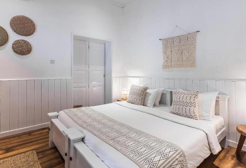 豪华房间, We Escape