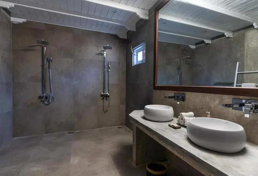 Suite with Pool, We Escape