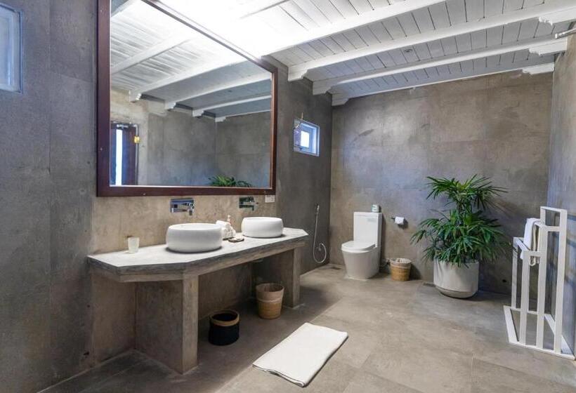 套房配有游泳池, We Escape