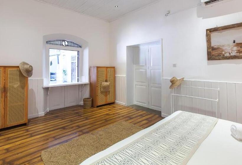 豪华套房, We Escape