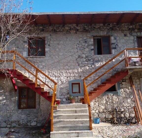 اتاق ساده سه‌ نفره, Guest House “ Center Theth “