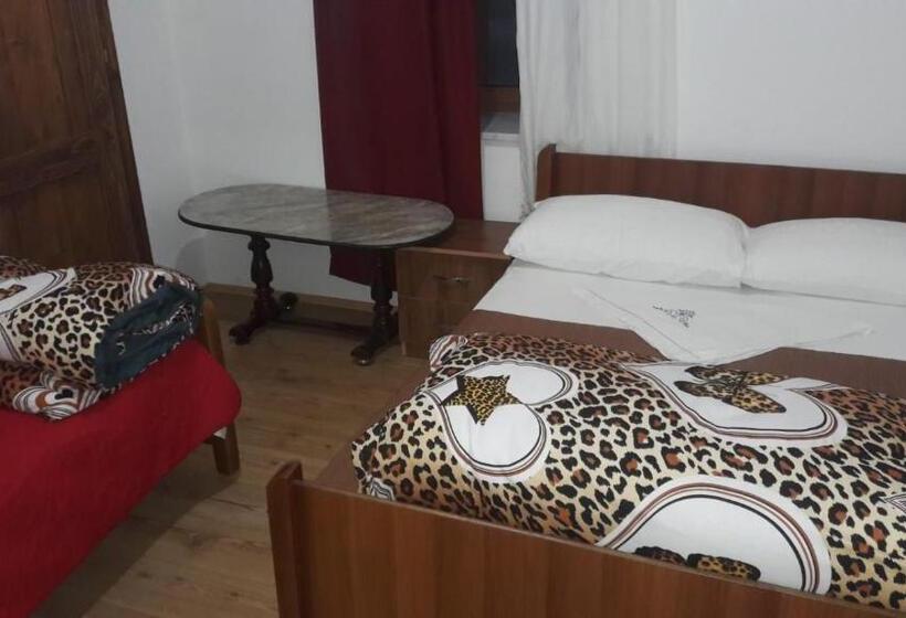 اتاق ساده سه‌ نفره, Guest House “ Center Theth “