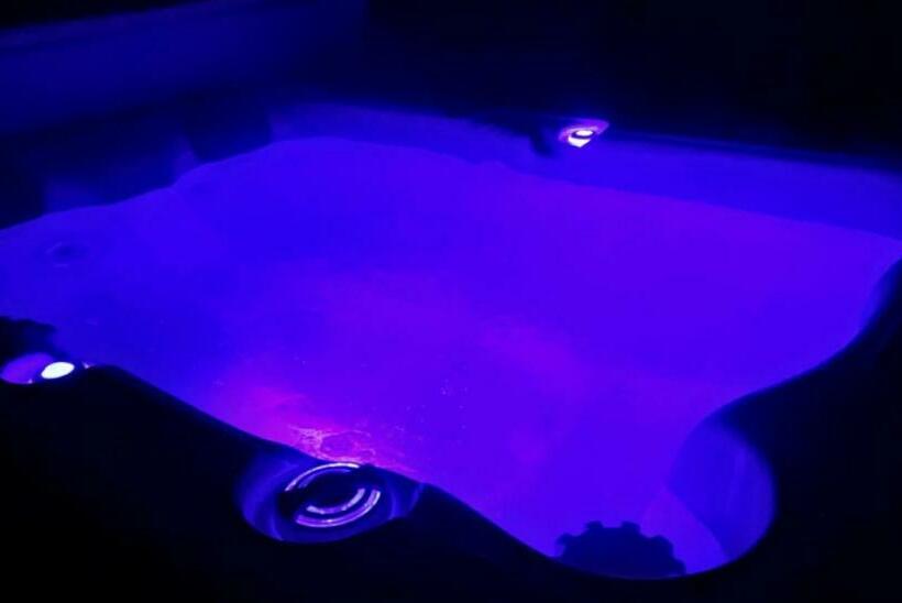 デラックスルーム, La Suite De Charme Du Mas De La Fontaine De Jonquier Avec Spa Privatif