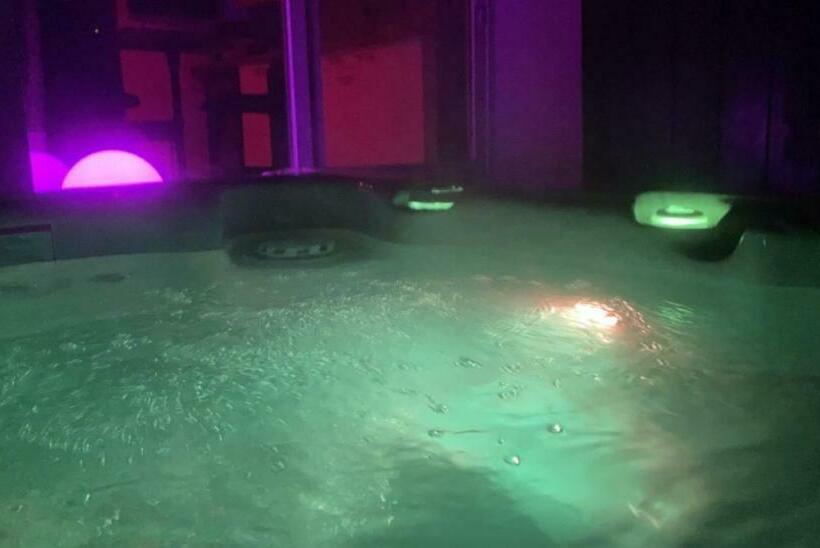 デラックスルーム, La Suite De Charme Du Mas De La Fontaine De Jonquier Avec Spa Privatif