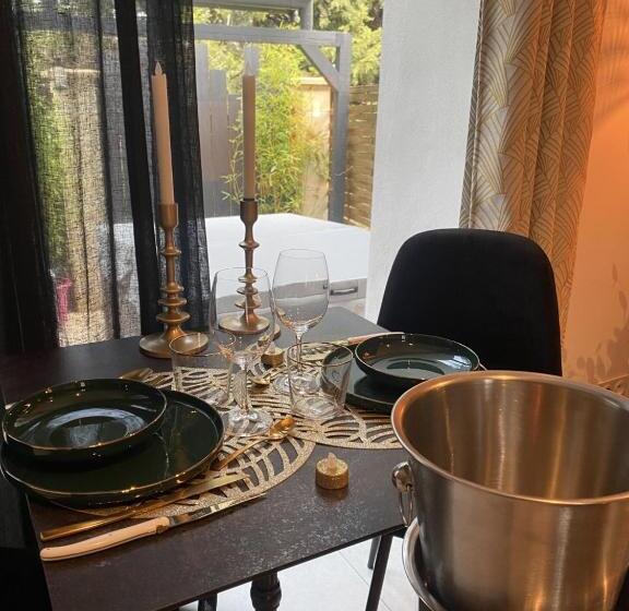 デラックスルーム, La Suite De Charme Du Mas De La Fontaine De Jonquier Avec Spa Privatif