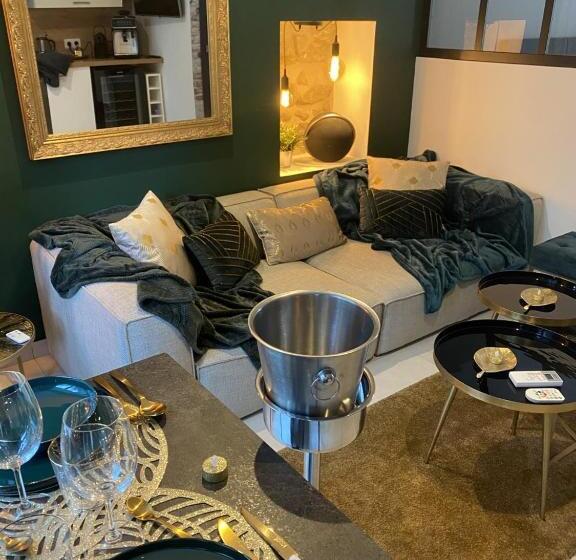 デラックスルーム, La Suite De Charme Du Mas De La Fontaine De Jonquier Avec Spa Privatif