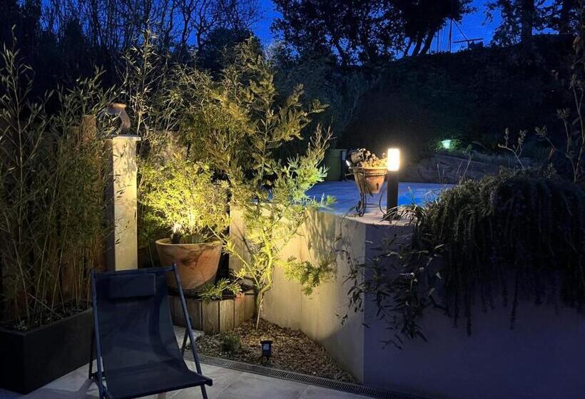 1间卧室的房子, La Suite De Charme Du Mas De La Fontaine De Jonquier Avec Spa Privatif