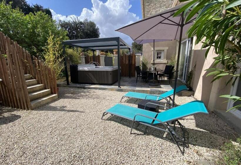 キングサイズベッドのデラックススイート, La Suite De Charme Du Mas De La Fontaine De Jonquier Avec Spa Privatif