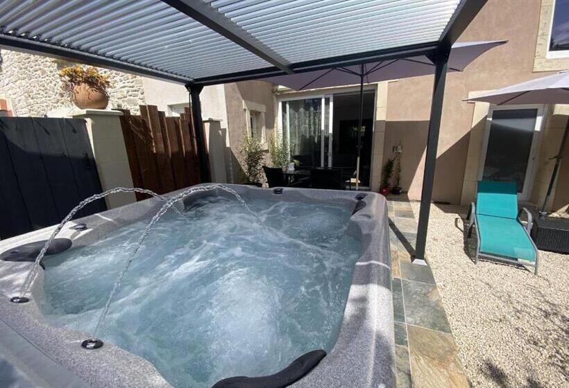 带大床的复式套间, La Suite De Charme Du Mas De La Fontaine De Jonquier Avec Spa Privatif