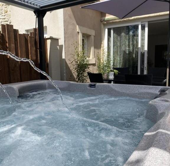 キングサイズベッドのデラックススイート, La Suite De Charme Du Mas De La Fontaine De Jonquier Avec Spa Privatif