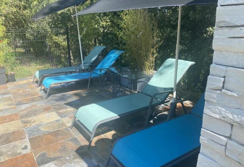 带大床的复式套间, La Suite De Charme Du Mas De La Fontaine De Jonquier Avec Spa Privatif
