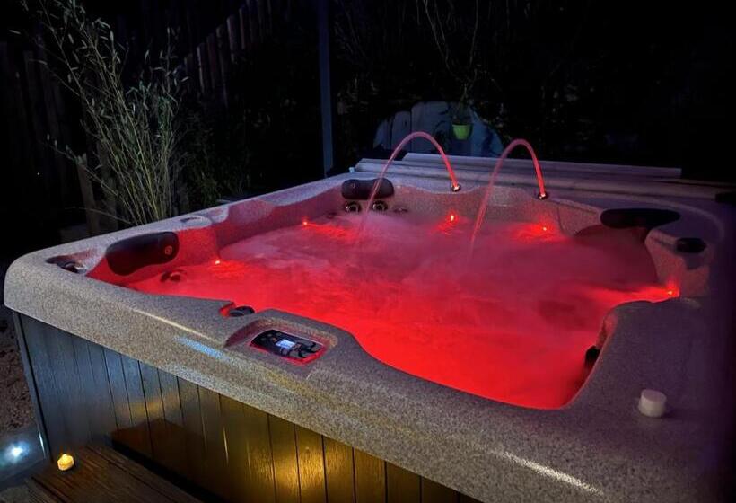 带大床的复式套间, La Suite De Charme Du Mas De La Fontaine De Jonquier Avec Spa Privatif