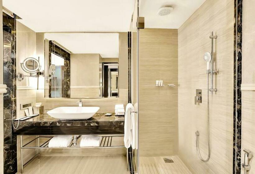 נוף לבריכה, Radisson Resort Goa Baga