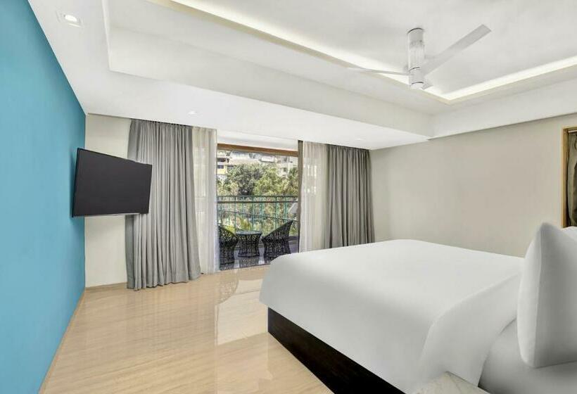 נוף לבריכה, Radisson Resort Goa Baga