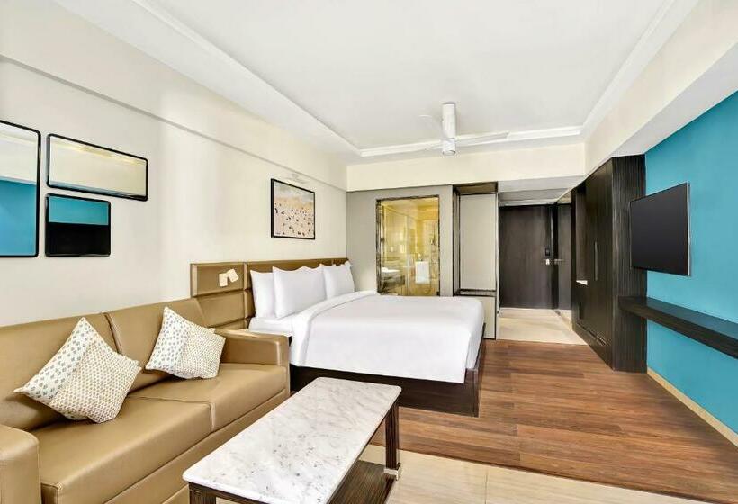 חדר פרמיום עם נוף לבריכה, Radisson Resort Goa Baga