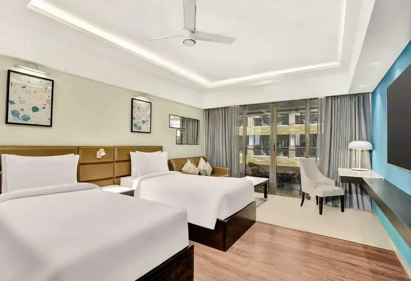 Habitació Premium Vista Piscina, Radisson Resort Goa Baga