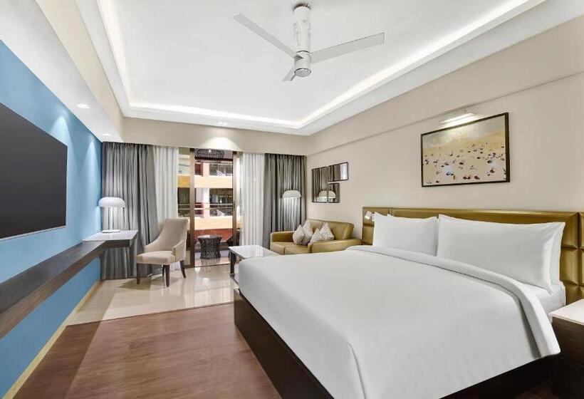 Номер Premium Вид на Бассейн, Radisson Resort Goa Baga