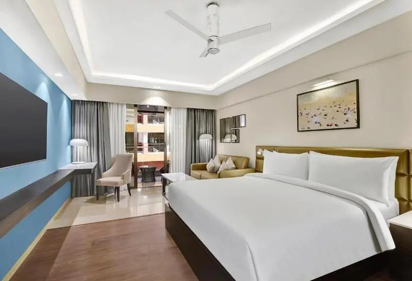 Habitació Premium Vista Piscina, Radisson Resort Goa Baga