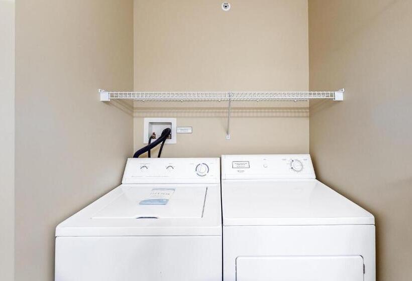 דירת שלושה חדרים, Trappers Crossing 22