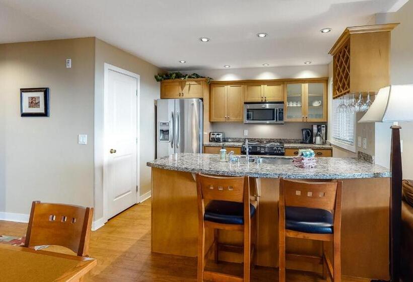 דירת שלושה חדרים, Trappers Crossing 22