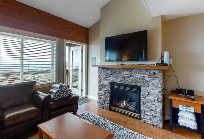 דירת שלושה חדרים, Trappers Crossing 22