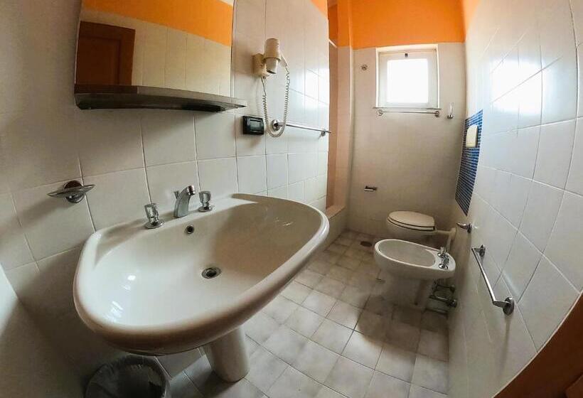 Четырехместный Номер Стандарт, Baia Di Tempsa