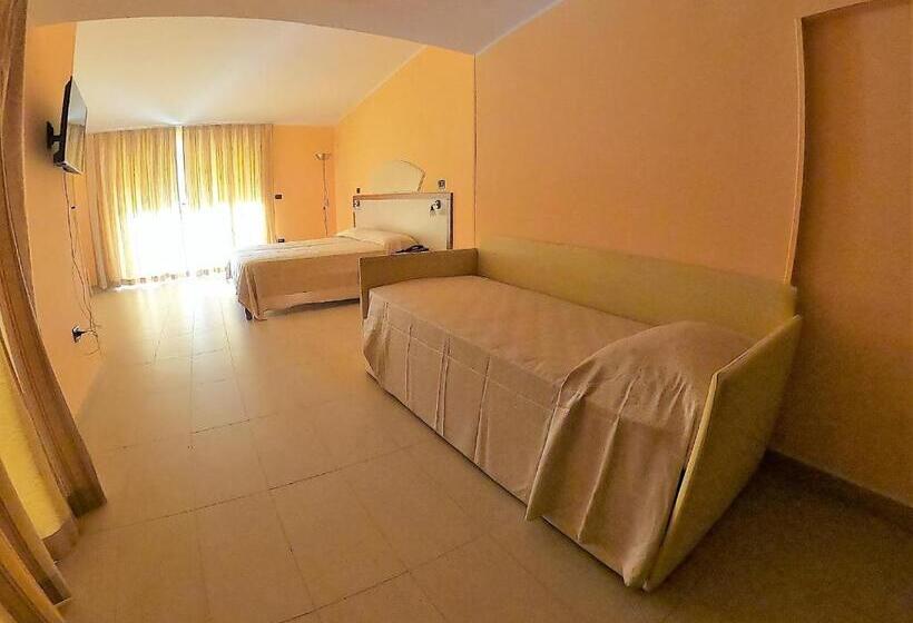 Четырехместный Номер Стандарт, Baia Di Tempsa