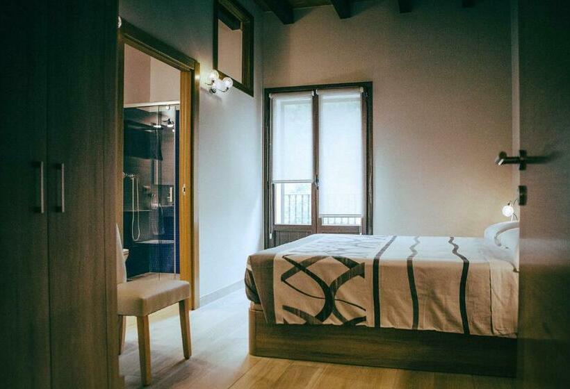 اتاق استاندارد با بالکن, Hostal Iratibizkar