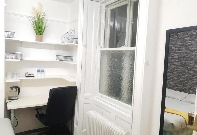 חדר אקונומי, Topaz Town House No 36