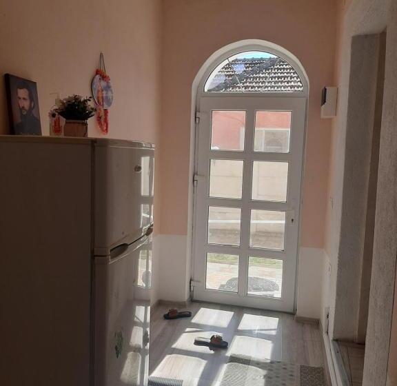 חדר אקונומי, Cazare La Española