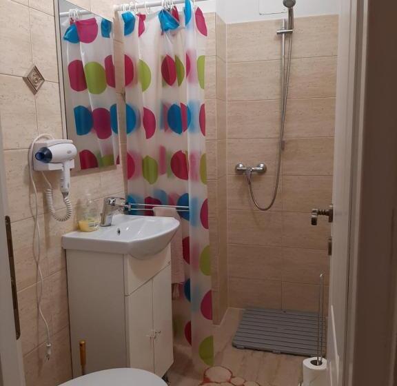 חדר אקונומי, Cazare La Española