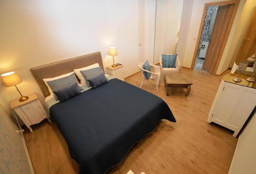 جناح ديلوكس, O Cantinho