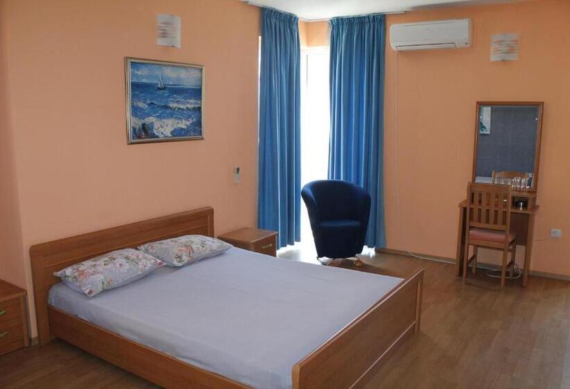 Standard Triple Room with Terrace, Quattro Soli