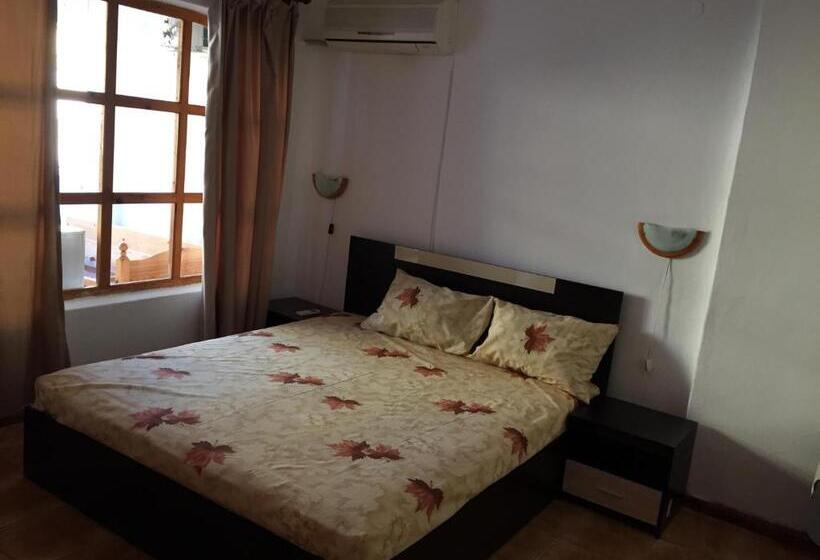 آپارتمان 2 خوابه, Quattro Soli