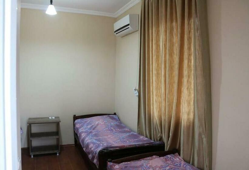 اتاق استاندارد سه نفره, Cactus