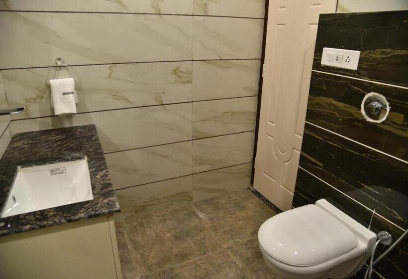 デラックスルーム, Oscar