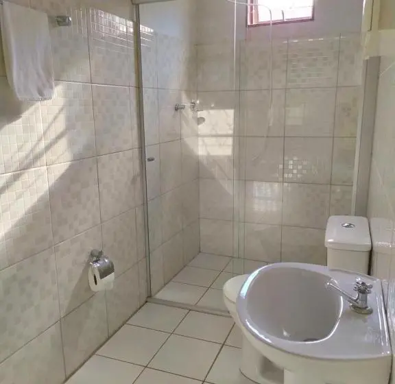 سوئیت با بالکن, Chalés E Camping Bela Vista