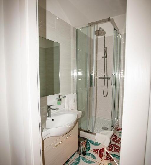 اتاق دوبلکس, Delfini Trevi House