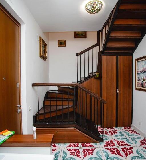 اتاق دوبلکس, Delfini Trevi House